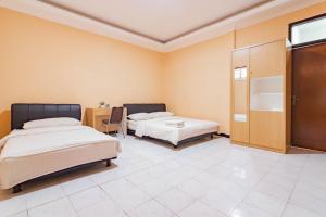 Shofy Guest House Mitra RedDoorz