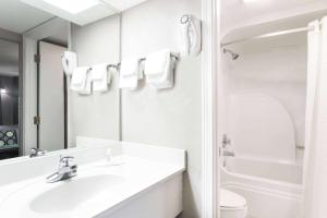 Super 8 by Wyndham Marianna I-10