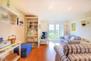 2 Buckfields - Uplyme