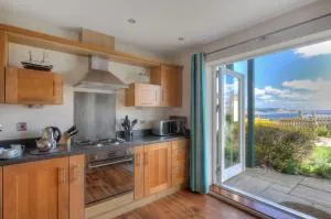 8 Buckfields - Uplyme