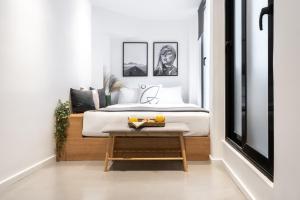 Large Double Room room in Melo Athens