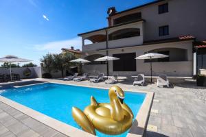 Apartment Nina with private pool