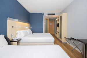 Queen Room with Sofa Bed room in Holiday Inn Express Barcelona City 22@ an IHG Hotel