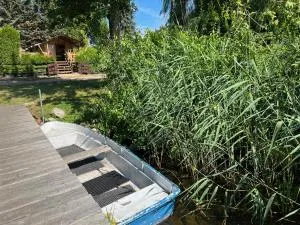 'Glamping' Angelzelt am See mit Steg und Boot (Mecklenburger Seenplatte) - Krickow