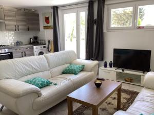 Appartements 2 bedroom ground floor modern apartment 4km beach : photos des chambres
