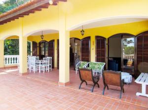 Lindo sitio c lago e lazer completo em Atibaia SP