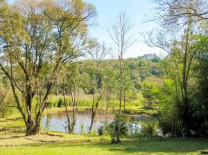 Lindo sitio c lago e lazer completo em Atibaia SP