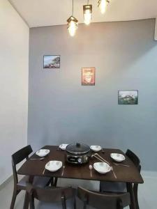 Cameron top31 golden hills night market homestay