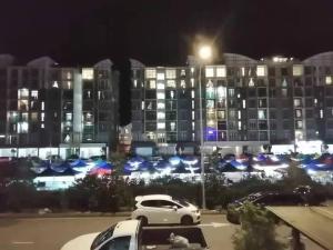 Cameron top31 golden hills night market homestay