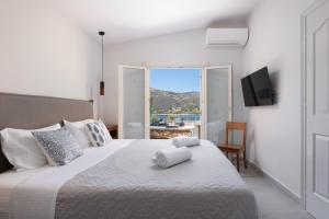 Villa Apanemia by Villa Plus