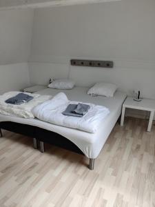 210 m2 hus til 8 gæster - 5 km fra nyt stort vandland