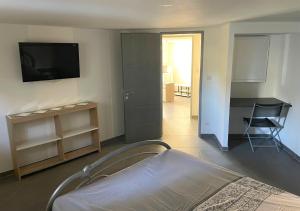 Appartements Agreable T3 pour 4 Personnes avec Parking - Les Mees : photos des chambres