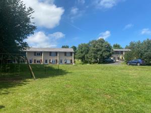 Maisons de vacances Les Genets du Sancy : Maison 2 Chambres