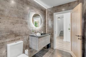 New Family & Contractor Home Lyhart Rd