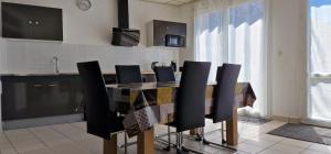 Maisons de vacances Aerouant - Maison spacieuse pour 8 personnes sur 3 etages Ideal famille amis entreprises : photos des chambres