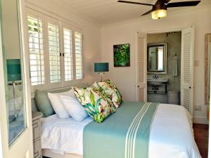 Milkwood Cottage, Beachfront family vacation home, Sleeps 6