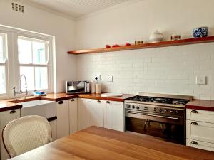 Milkwood Cottage, Beachfront family vacation home, Sleeps 6
