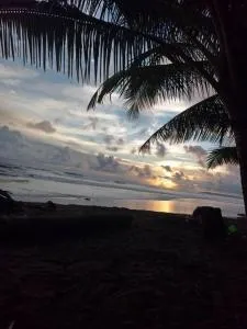 Agradable cabaña frente al mar - Parrita