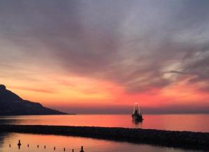 Stunning Beaulieu Sur mer Retreat Chic with Air-Conditioning and Breathtaking Views