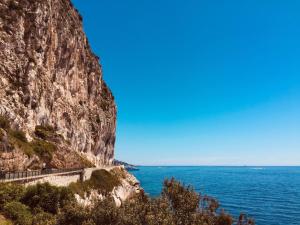 Maisons de vacances Stunning Beaulieu Sur mer Retreat Chic with Air-Conditioned and Breathtaking Views : photos des chambres