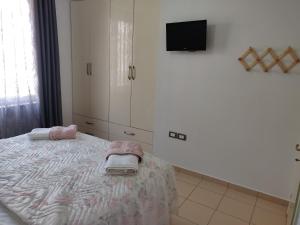 2 Bedrooms Apartment QERRET