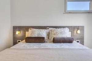 Luxury two-floor apartment in Petrčane with garden and pool