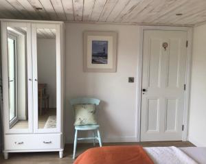 The Birdhouse with Hot Tub