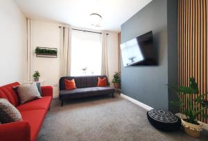 The Mellor - Holiday Home With Free Parking - 5 Minutes Drive to Coop Live Arena, Etihad Stadium & Manchester City Centre