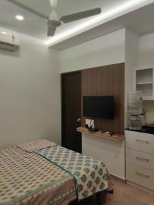 Pleasant one room with cooking space