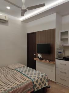 Pleasant one room with cooking space