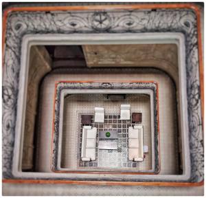 Casa Dante, no cash payments