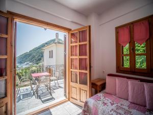 Cherry House in Damouchari with a sea view - Delicious Houses