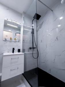 1 Min to the Beach Apartment - Kitchen - Tramway - Air Conditioner - Wifi - Promenade Des Anglais