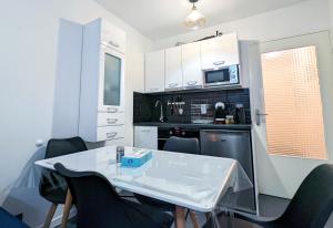 1 Min to the Beach Apartment - Kitchen - Tramway - Air Conditioner - Wifi - Promenade Des Anglais
