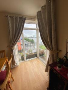 Apt in Limerick city spacious spaces great view on Shannon river close toamenities
