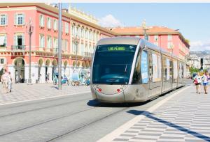 "Au Cœur du Vieux Nice Place Rossetti et de sa fabuleuse Promenade des Anglais"