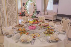 Готель Баронський Двір