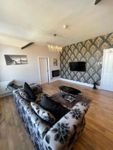 One-Bedroom Apartment room in The Whittington and Cat