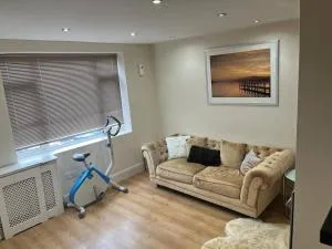 Fabulous 3 bedroom house , sleeps up to 5-7 guest. - South Ockendon