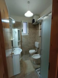 Villetta Poesia 50 m dal mare con giardino e parcheggio