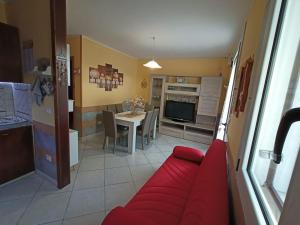 Villetta Poesia 50 m dal mare con giardino e parcheggio