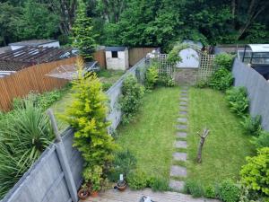 Cosy and Characterful 1 bedroom townhouse with big south facing garden in Cardiff
