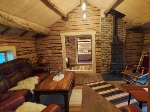 Villmarksgård tømmerstue - Halsøy