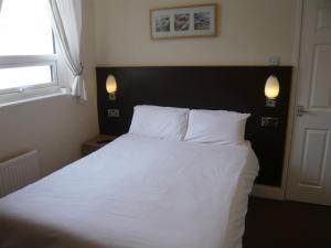 Standard Double Room on-suite room in Dutchman Hotel