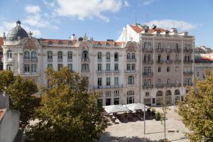 FLH Intendente Modern Mezzanine with Balcony