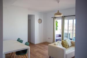 Stylish Apartment in Málaga Centro - Balcony and City View