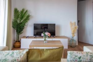 Stylish Apartment in Málaga Centro - Balcony and City View