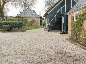 Cottage in Dwarsgracht near Giethoorn