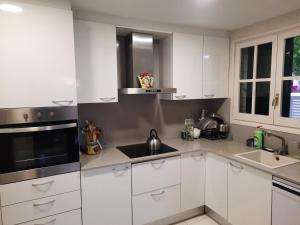 Cosy house with garden infront of the sea