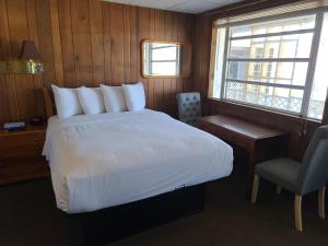 Standard Queen Room room in The Crest - Hampton Beach